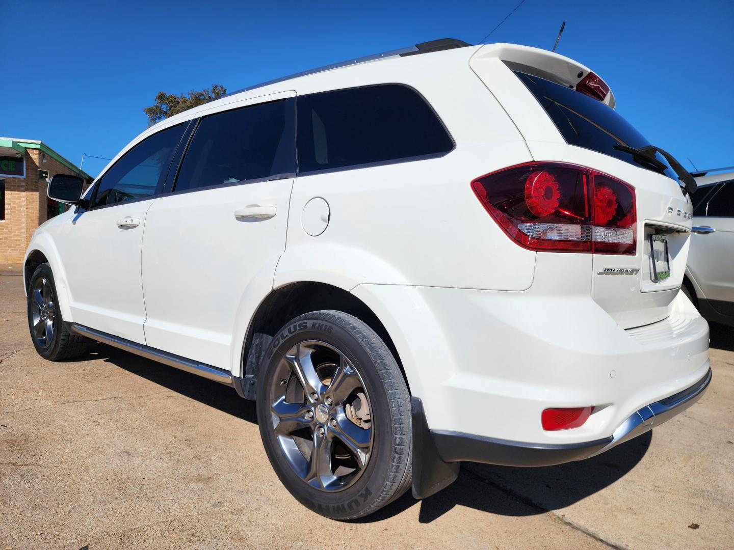 2014 DIAMOND WHITE /BLACK DODGE JOURNEY CROSSROAD CROSSROADS (3C4PDCGB0ET) , AUTO transmission, located at 2660 S.Garland Avenue, Garland, TX, 75041, (469) 298-3118, 32.885551, -96.655602 - CASH$$$$$$ SPORT UTILITY....MUST SEE! LIKE NEW INSIDE/OUT! This is a LOADED 2014 DODGE JOURNEY CROSSROAD! PUSH START! NAVIGATION! BACK UP CAMERA! HEATED SEATS! HEATED STEERING WHEEL! 3RD ROW! BLUETOOTH! Come in for a test drive today. We are open from 10am-7pm Monday-Saturday. Call us with any - Photo#5